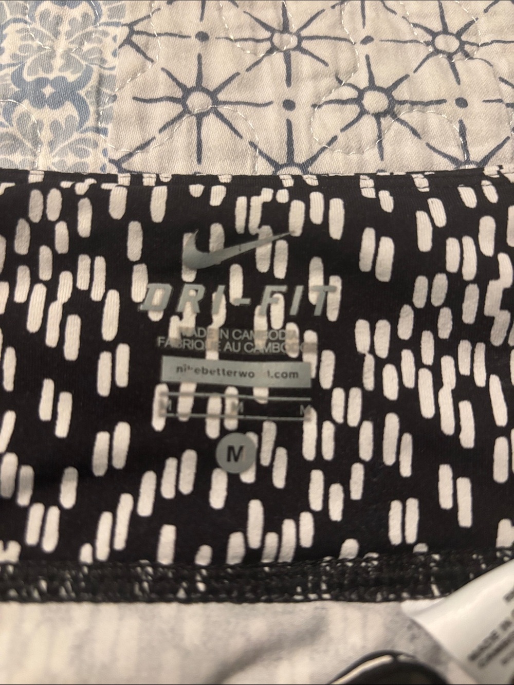 Nike Black & White Patterned Leggings with mesh size M Like new. - Picture 5 of 5